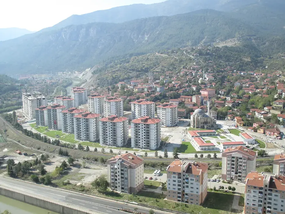 Karabük Merkez Kentsel Dönüşüm Ve Gelişim Projesi 700 Adet Konut, 1 Adet 600 Kişilik Cami, 1 Adet 750 Kişilik Cami, 1 Adet Ticaret Merkezi Ve 1 Adet Büfe İnşaatı İle Altyapı Ve Çevre Düzenlemesi İşi