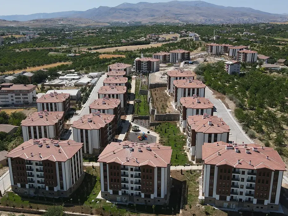 Malatya İli Battalgazi İlçesi Eski Malatya Mahallesi 495 Adet Konut, 1 Adet 5 Dükkanlı Ticaret Merkezi ve 1 Adet Cami İnşaatları İle Altyapı ve Çevre Düzenlemesi İşi