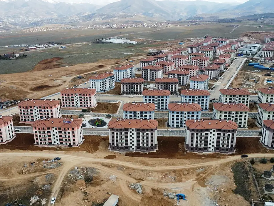 Malatya İli Yeşilyurt İlçesi İkizce Mahallesi 3 Etap 736 Adet Konut İnşaatı ile Altyapı ve Çevre Düzenlemesi İşi
