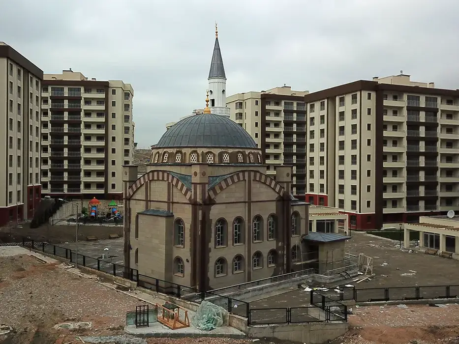 Ankara İli Sincan İlçesi Saraycık Mahallesi 2. Bölge 2. Etap 891 Adet Konut, 3 Adet Ticaret Merkezi , 1 Adet Mescit ve Otopark İnşaatları İle Altyapı ve Çevre Düzenlemesi İşi