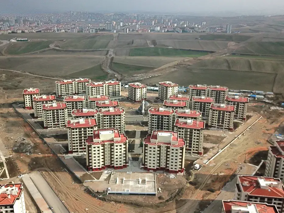 Ankara İli Sincan İlçesi Saraycık Mahallesi 2. Bölge 2. Etap 891 Adet Konut, 3 Adet Ticaret Merkezi , 1 Adet Mescit ve Otopark İnşaatları İle Altyapı ve Çevre Düzenlemesi İşi