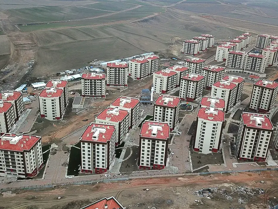 Ankara İli Sincan İlçesi Saraycık Mahallesi 2. Bölge 2. Etap 891 Adet Konut, 3 Adet Ticaret Merkezi , 1 Adet Mescit ve Otopark İnşaatları İle Altyapı ve Çevre Düzenlemesi İşi
