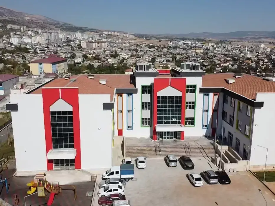 Kahramanmaraş Ve Osmaniye İllerinde Toplam 7 Okul Ve Eklentileri Yapım İşi