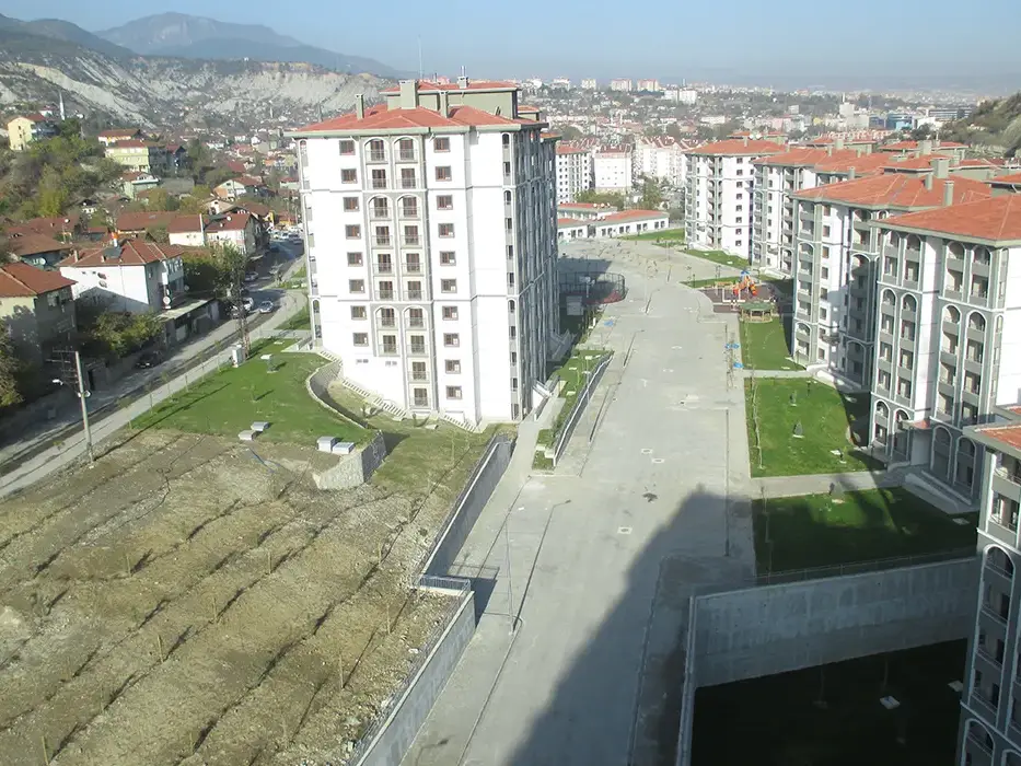 Karabük Merkez Kentsel Dönüşüm Ve Gelişim Projesi 700 Adet Konut, 1 Adet 600 Kişilik Cami, 1 Adet 750 Kişilik Cami, 1 Adet Ticaret Merkezi Ve 1 Adet Büfe İnşaatı İle Altyapı Ve Çevre Düzenlemesi İşi