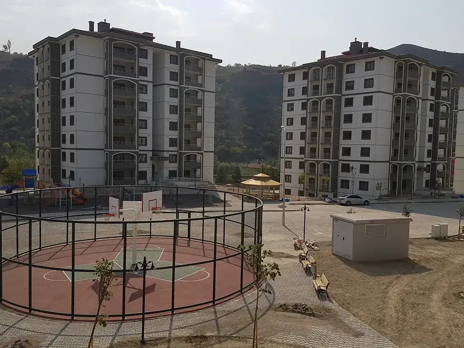 Karabük Merkez Kentsel Dönüşüm Ve Gelişim Projesi 700 Adet Konut, 1 Adet 600 Kişilik Cami, 1 Adet 750 Kişilik Cami, 1 Adet Ticaret Merkezi Ve 1 Adet Büfe İnşaatı İle Altyapı Ve Çevre Düzenlemesi İşi