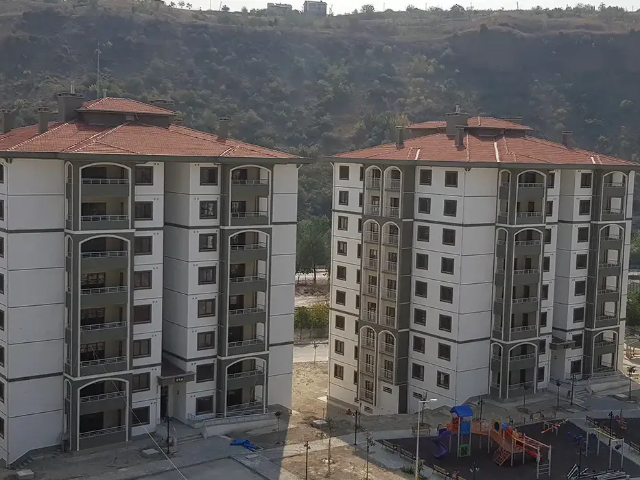 Karabük Merkez Kentsel Dönüşüm Ve Gelişim Projesi 700 Adet Konut, 1 Adet 600 Kişilik Cami, 1 Adet 750 Kişilik Cami, 1 Adet Ticaret Merkezi Ve 1 Adet Büfe İnşaatı İle Altyapı Ve Çevre Düzenlemesi İşi