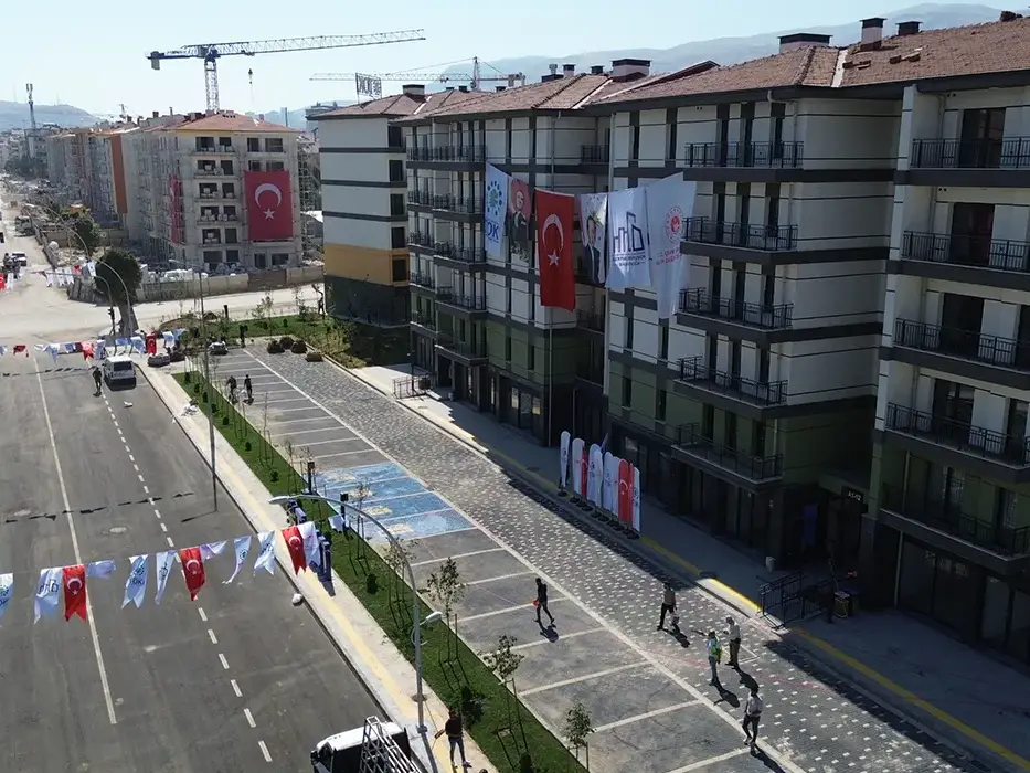 Malatya İli, Yeşilyurt İlçesi, Merkez 19. Bölge 404 Adet Konut, 114 Adet Dükkan ve 12 Adet Ofis İnşaatları ile Altyapı ve Çevre Düzenlemesi İşi